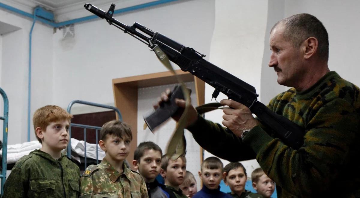 Miliony dzieci szykuje się na wojnę, biorą udział w szkoleniach. "Rosja indoktrynuje dzieci od przedszkola"