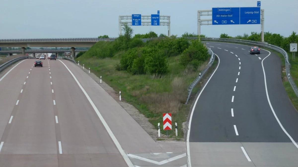 Wypadek polskiego busa na autostradzie. Kilka osób rannych