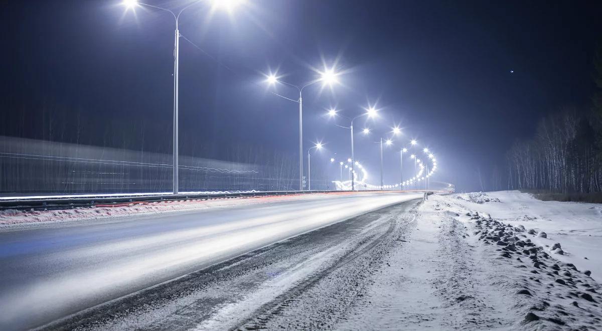 IMGW ostrzega przed intensywnymi opadami. Możliwe zawieje i zamiecie śnieżne