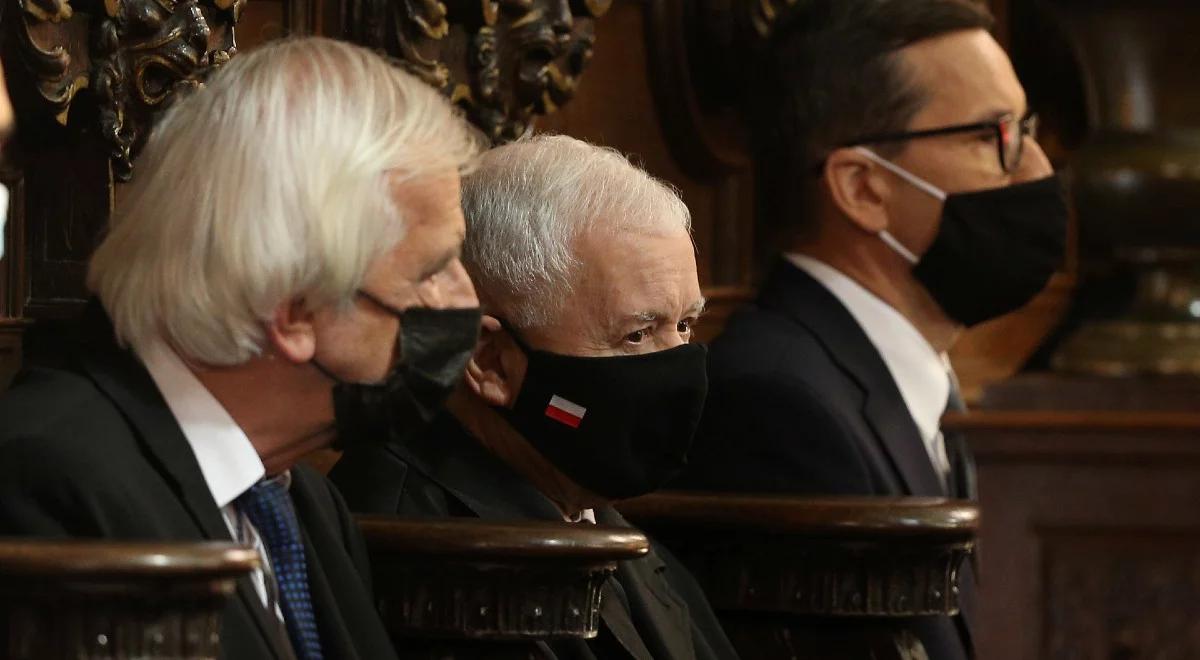 Kraków: prezes PiS wziął udział w mszy w intencji pary prezydenckiej śp. Lecha i Marii Kaczyńskich