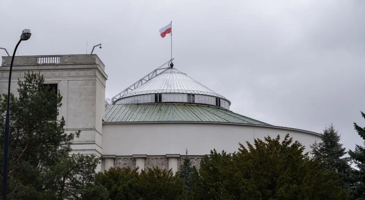 Utajnione obrady Sejmu? Marszałek Szymon Hołownia podjął decyzję. Co powiedział?