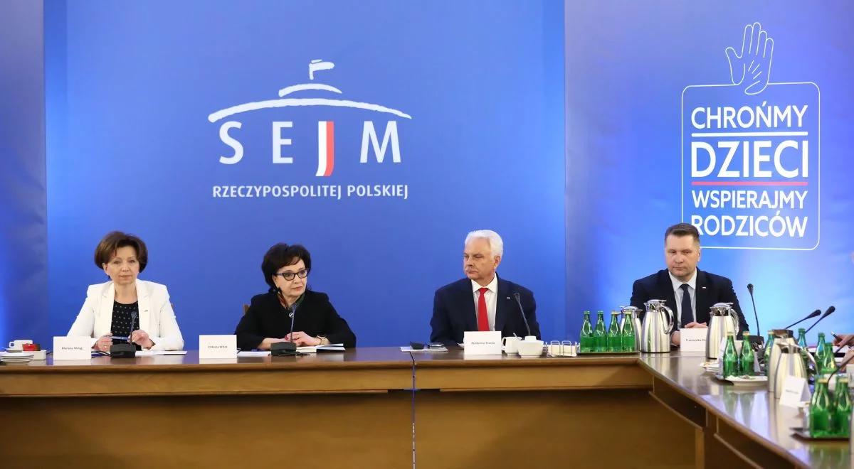 Marszałek Witek: naszą rolą jest to, aby dzieci wchodziły w dorosłość zdrowe fizycznie i psychicznie