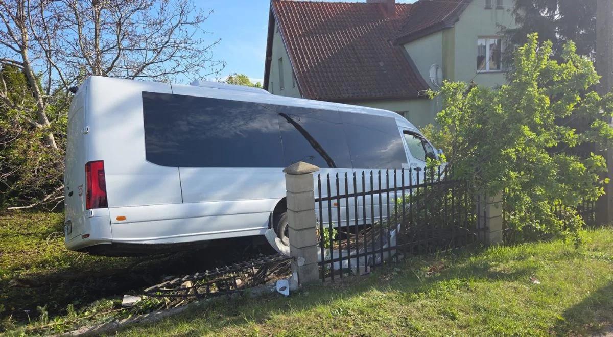 Wypadek szkolnego busa pod Olsztynem. Ranne dzieci
