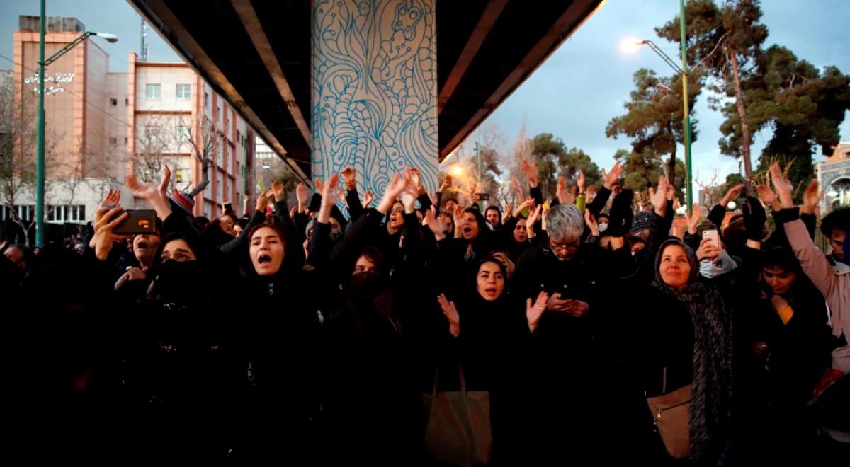 Iran: kolejny dzień antyrządowych protestów. "Przeproście i oddajcie władzę"