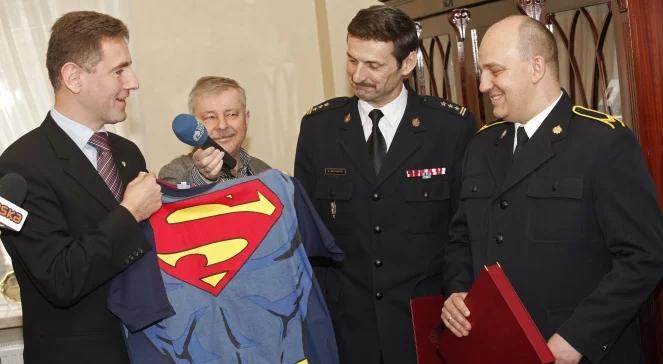 Strażak bohater nagrodzony. Dostał strój Supermana