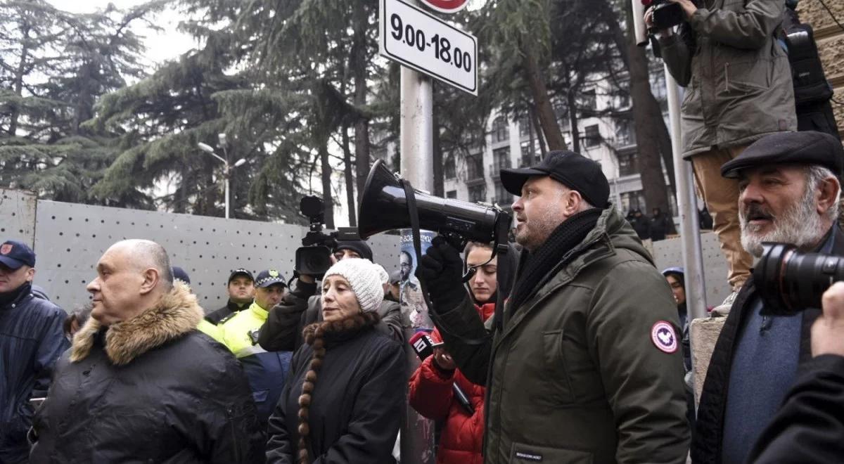 Niespełnione Gruzińskie Marzenie? Opozycja protestuje przed parlamentem