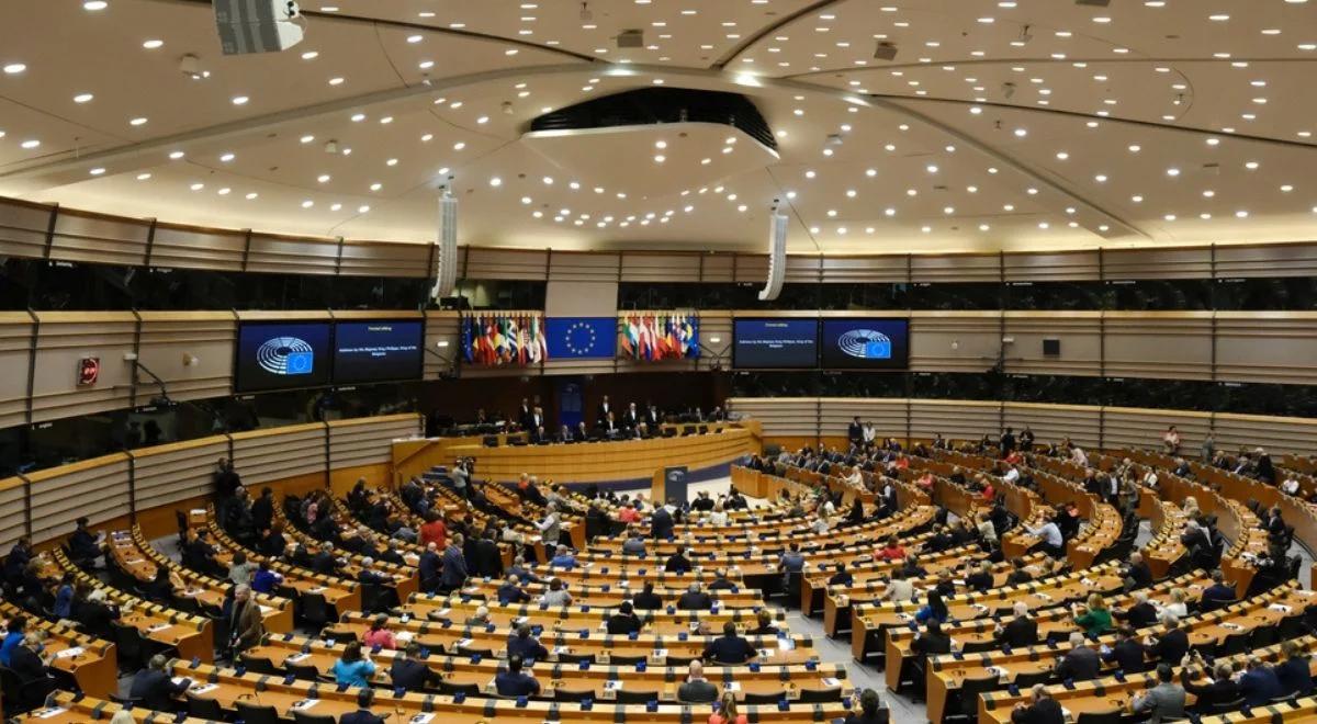 Batalia o podział sił w PE. Konserwatyści chcą zrzucić liberałów z podium