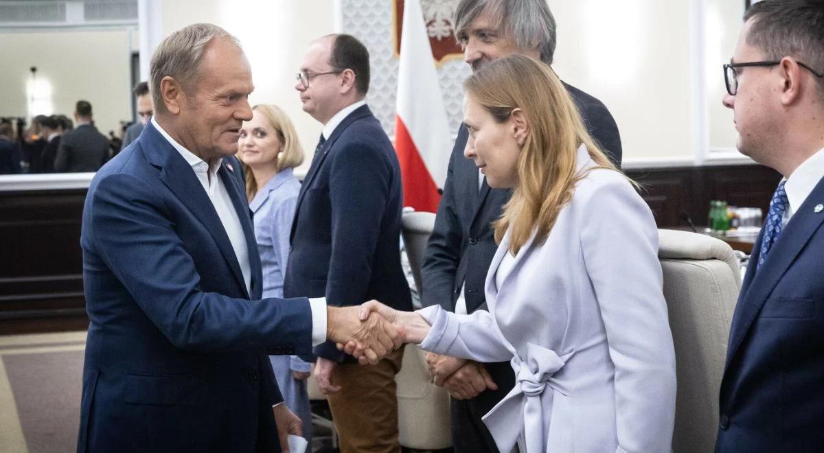 Tusk żartuje z Pełczyńskiej-Nałęcz. "Wszystkie kamery na panią minister"