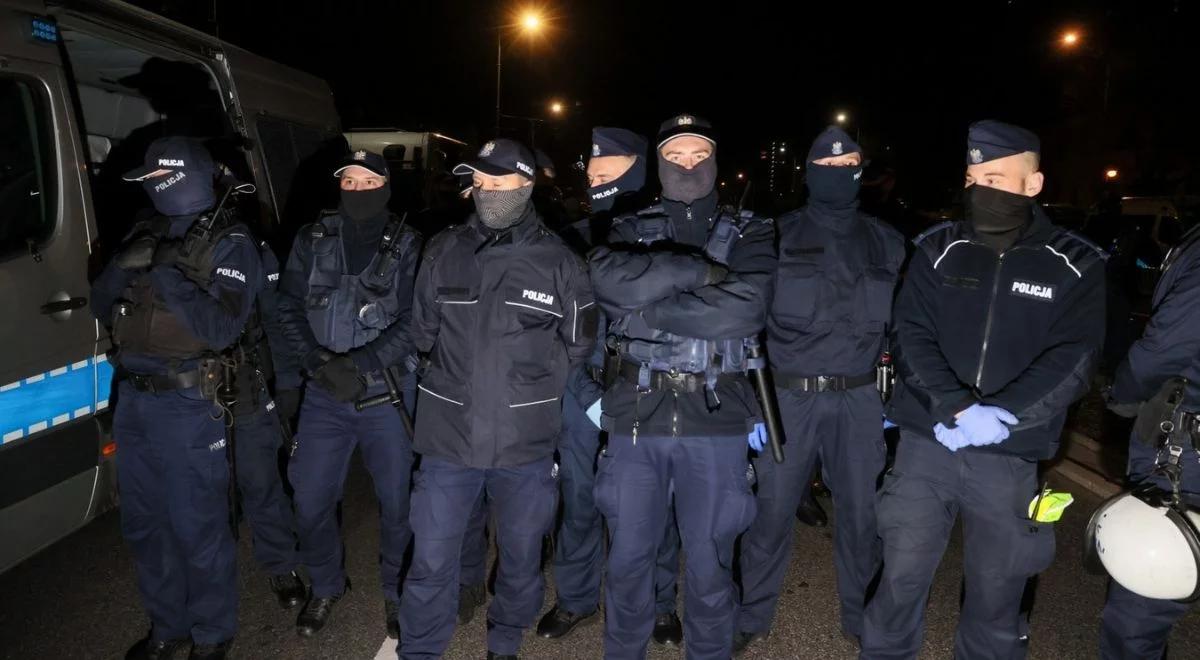 "Funkcjonariusze mają prawo się bronić". Policja odpiera zarzuty o brutalność podczas protestów