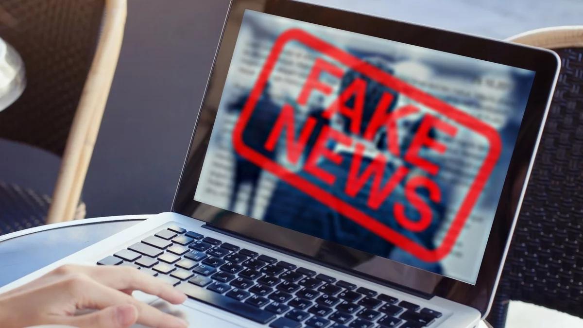 Dezinformacja w internecie. Darmowy podręcznik podpowie jak odróżnić wiadomości od fake newsów