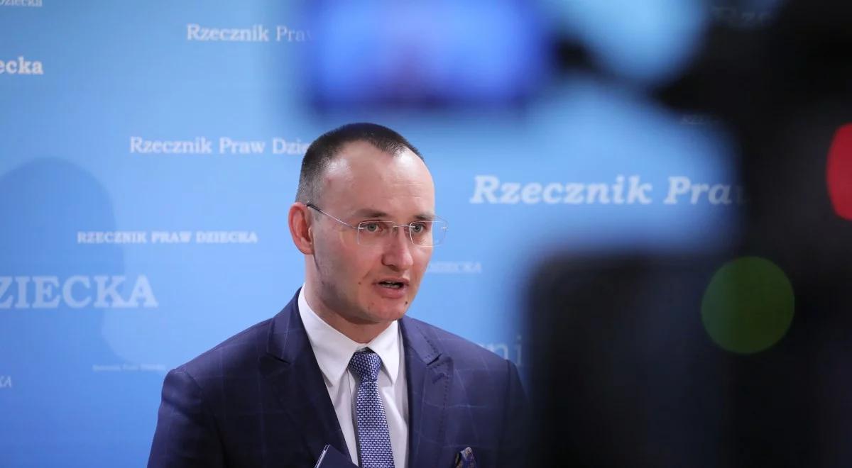 Spór o deklarację LGBT +. Rzecznik Praw Dziecka pisze list do prezydenta Warszawy