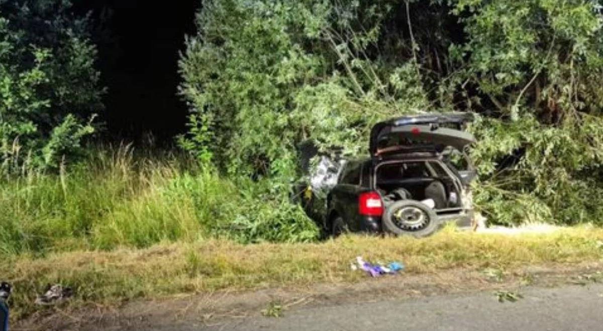 Koszmarny wypadek pod Nysą. Trzy osoby zginęły na miejscu po zderzeniu z drzewem