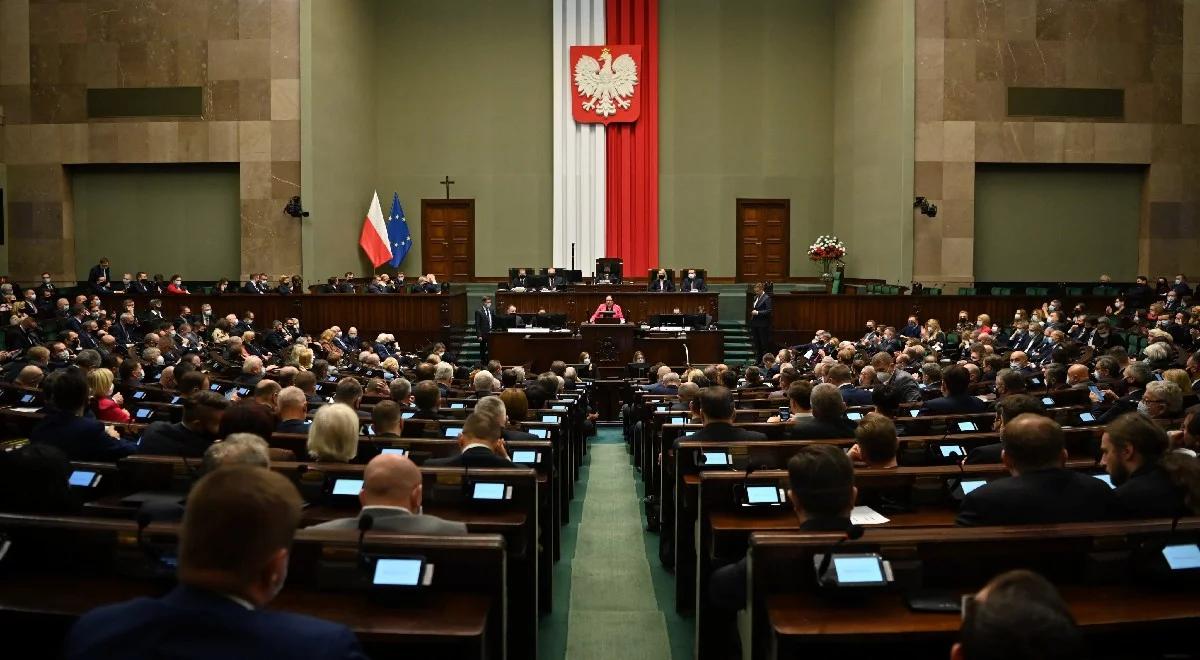 Zjednoczona Prawica liderem, sześć partii w Sejmie. Sprawdź nowy sondaż