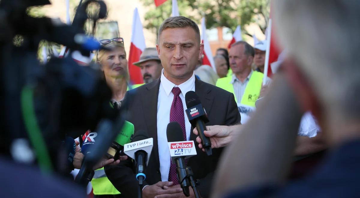 Robert Bąkiewicz usłyszał zarzut. Chodzi o znieważenie funkcjonariuszy