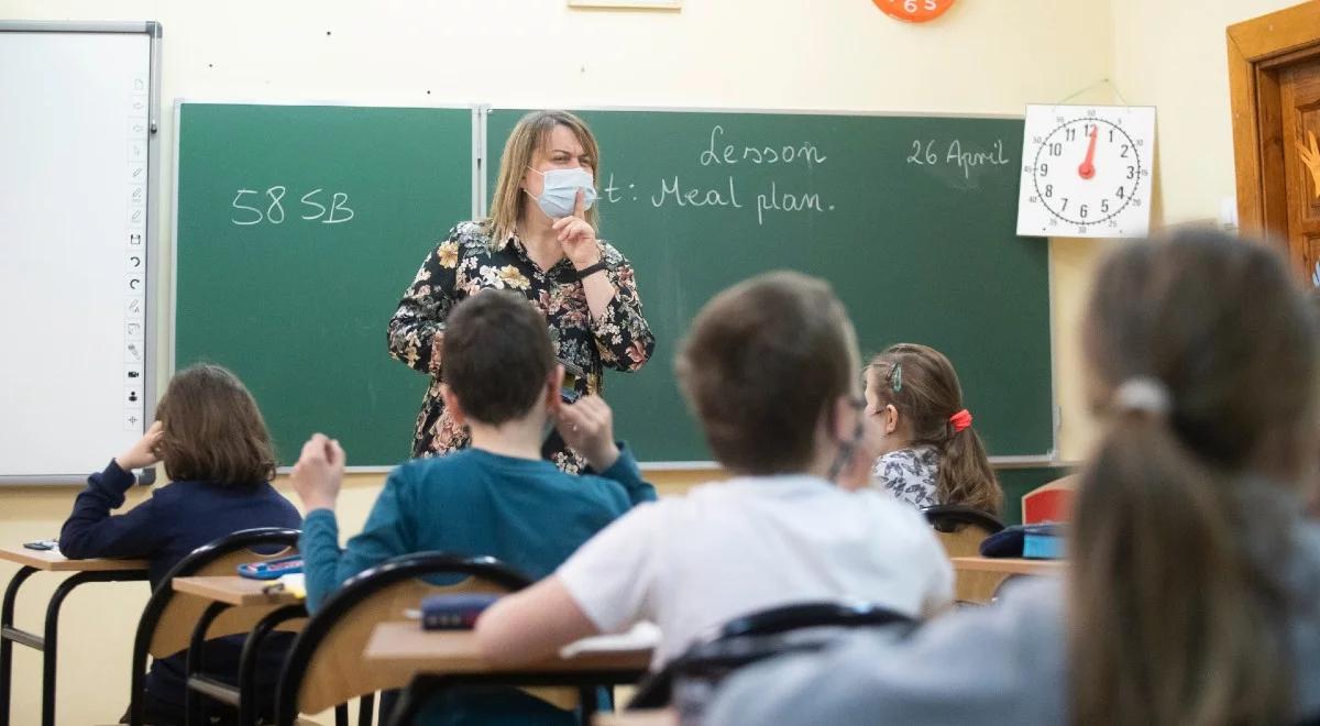 Uczniowie wracają do szkół. Szef MEiN chce, by czerwiec był "czasem odbudowy relacji"