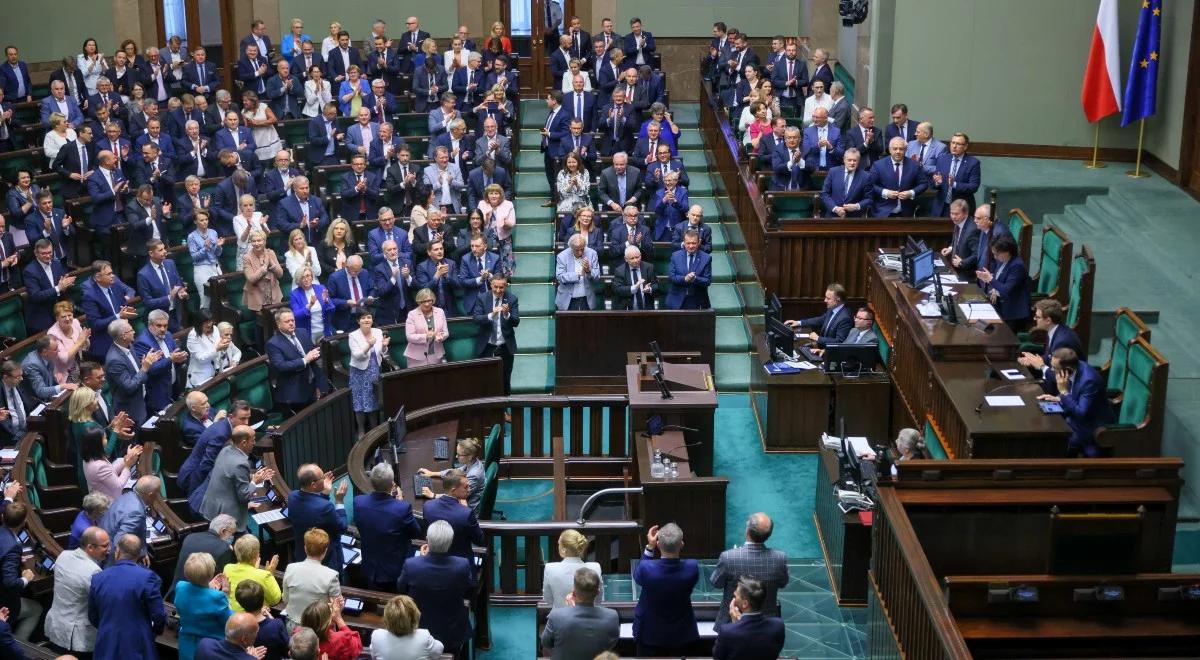 Zjednoczona Prawica na czele. Kukiz'15 i Porozumienie poza Sejmem. Znamy najnowszy sondaż