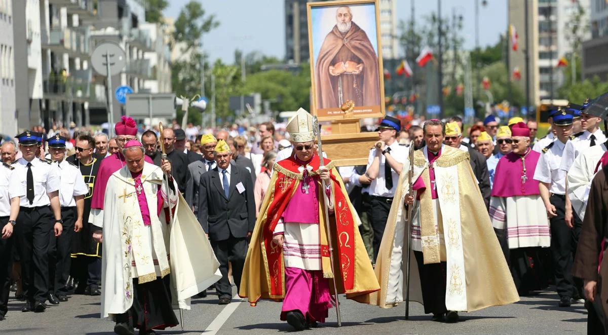 "Zło wymaga wynagrodzenia". Ulicami 60 miast przejdą pokutne procesje różańcowe