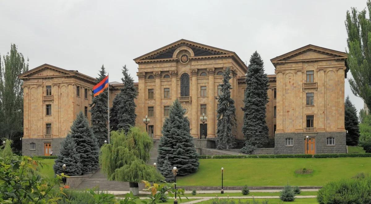 Armenia wybiera parlament, czeka na rewolucję [ANALIZA]