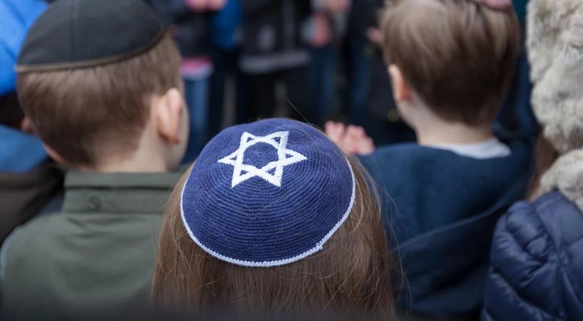 Żydowskie dzieci są prześladowane w szkołach. Holenderskie media: część z nich ukrywa swoją tożsamość