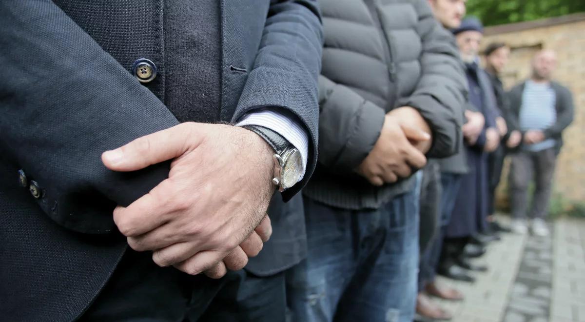 Warszawa: pogrzeb ucznia zamordowanego w szkole w Wawrze. 16-letni Kuba spocznie na muzułmańskim cmentarzu