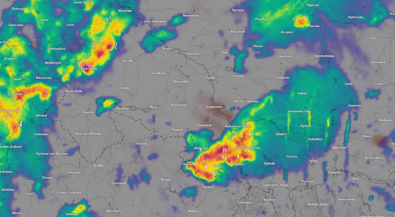 Gdzie jest burza 15 lipca? Radar NA ŻYWO. Ogłoszono alerty IMGW i RCB 