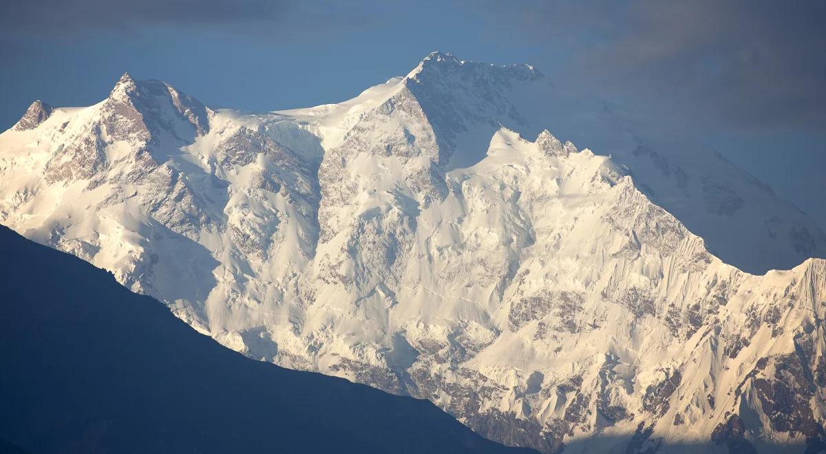 K2 dla Polaków: pogoda uniemożliwia powrót ekipy ratunkowej do bazy 