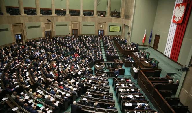 "Najdalej do Brukseli". Nowe zasady zagranicznych wyjazdów posłów