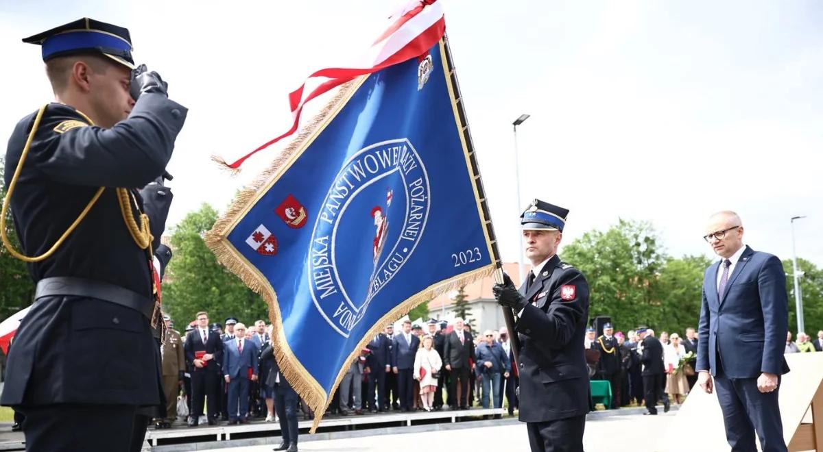 Zawód strażaka najbardziej zaufaną profesją. "Bohaterzy lokalnych społeczności"