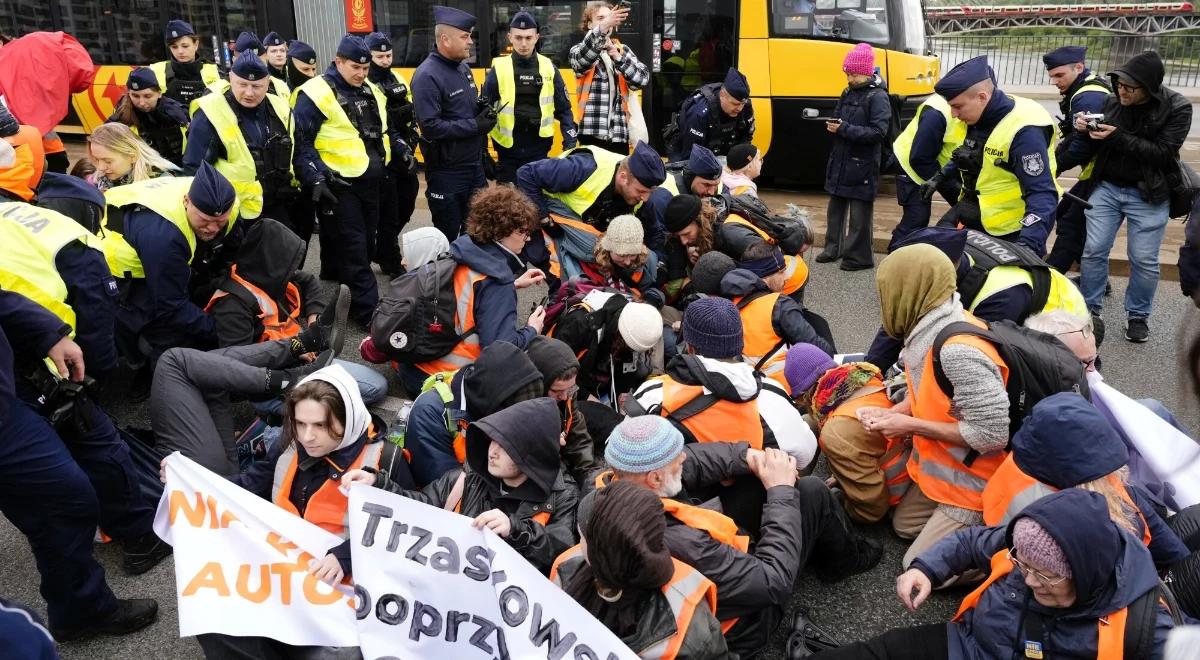 Ostatnie Pokolenie zablokowało ważny most w Warszawie [WIDEO]
