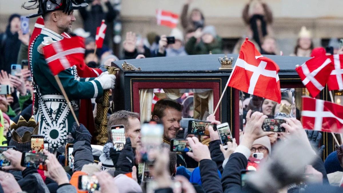 Niech żyje król! Monarchia w XXI wieku ma się wyśmienicie