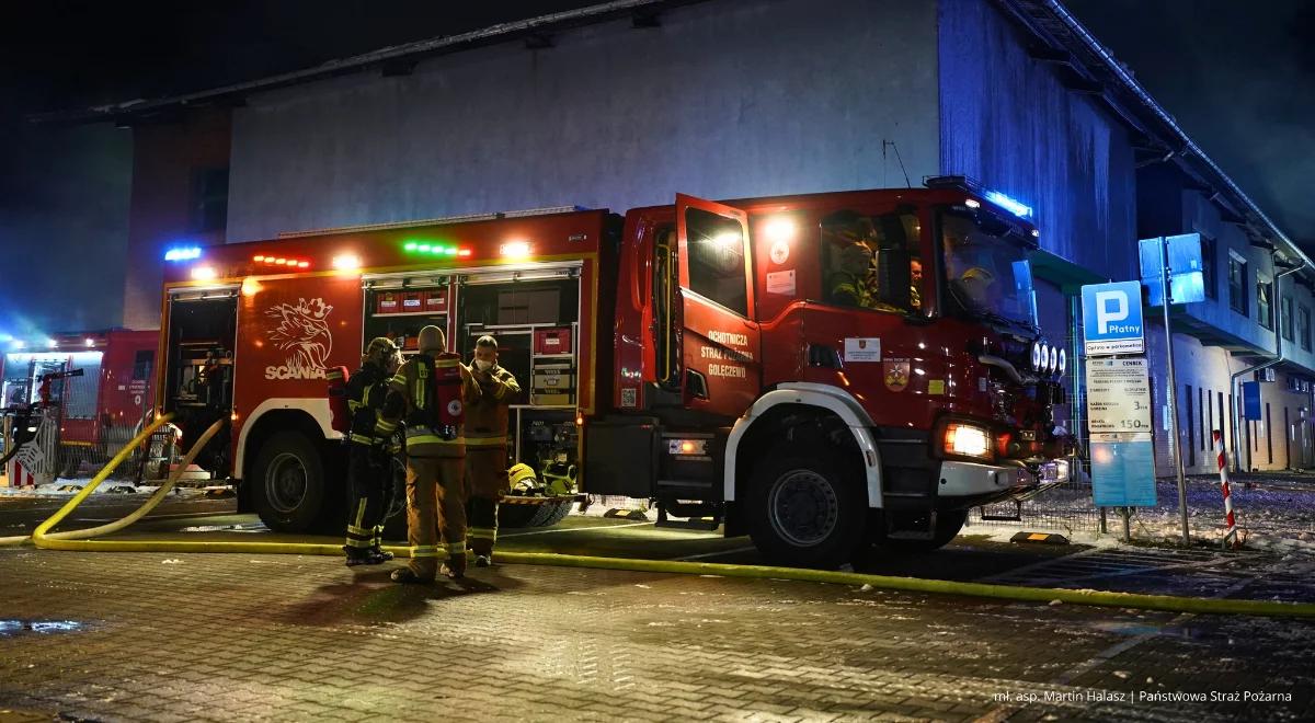 Poznań. Straż opanowała pożar galerii handlowej Podolany. Akcja trwała całą noc