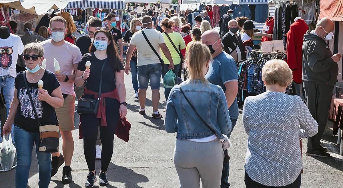 Koronawirus w Polsce. Ekspert: wzrosty zakażeń były powiązane z rozpoczęciem roku szkolnego