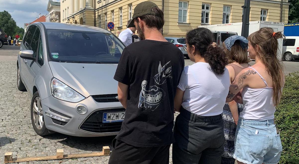 Studenci zaostrzają propalestyński protest. Blokują bramy UW