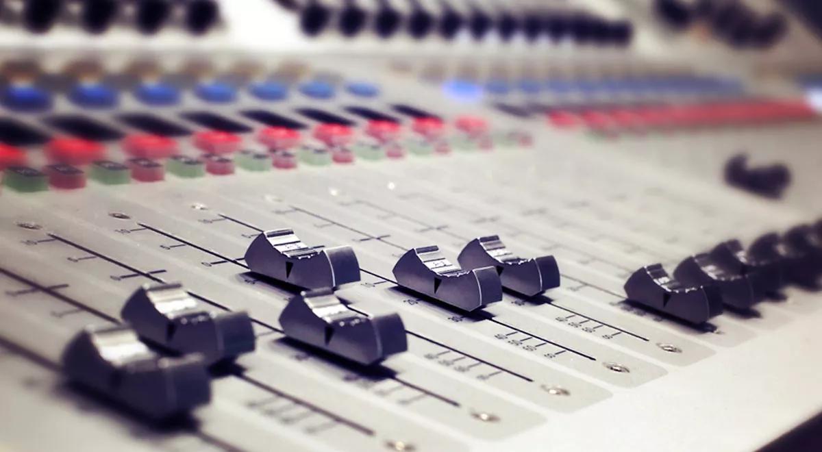 Radio uszczęśliwia bardziej niż telewizja