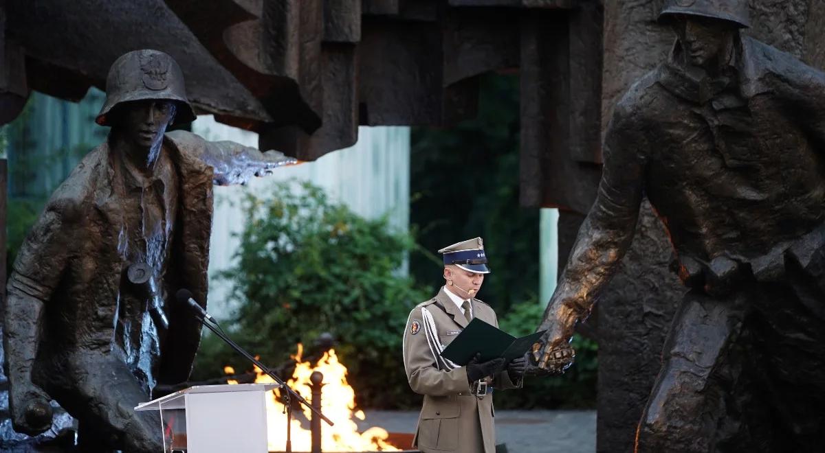 "O 17.00 zawyją syreny". Uroczystości z okazji 77. rocznicy wybuchu Powstania Warszawskiego