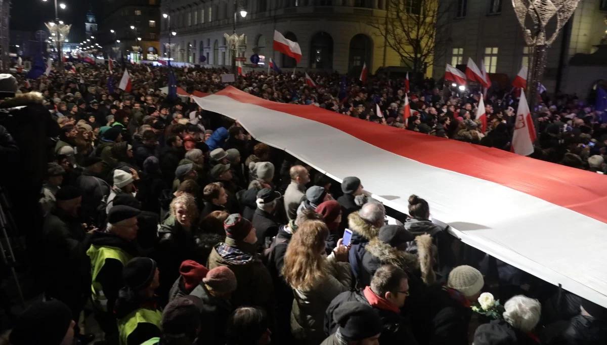 Reforma sądownictwa. Protesty "3xW" w ponad 120 miastach