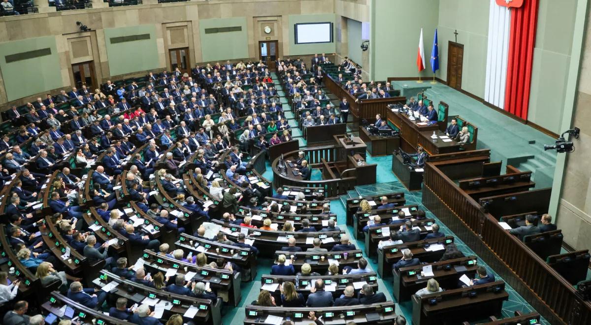 Sondaż. KO liderem, w Sejmie aż sześć ugrupowań