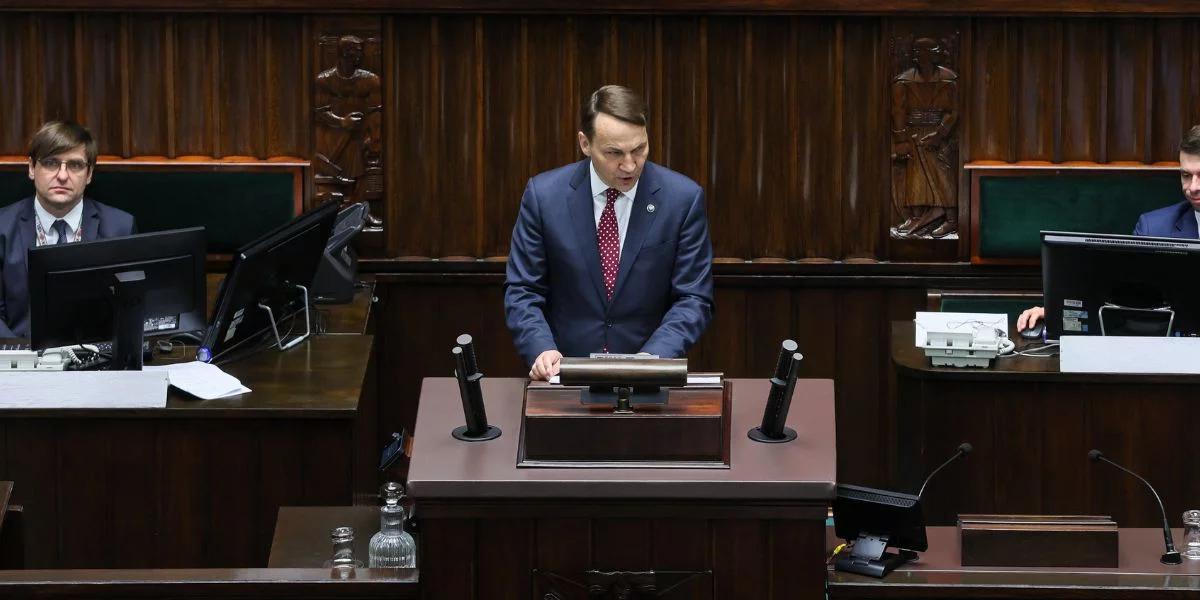Exposé Radosława Sikorskiego w Sejmie. "Mierzymy się z agresją hybrydową"