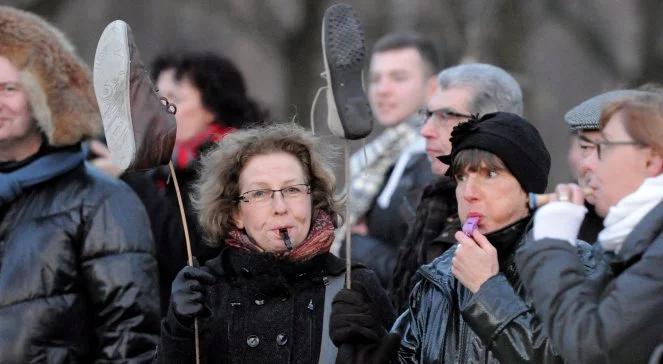 Gwizdy, syreny i wuwuzele na pożegnanie prezydenta