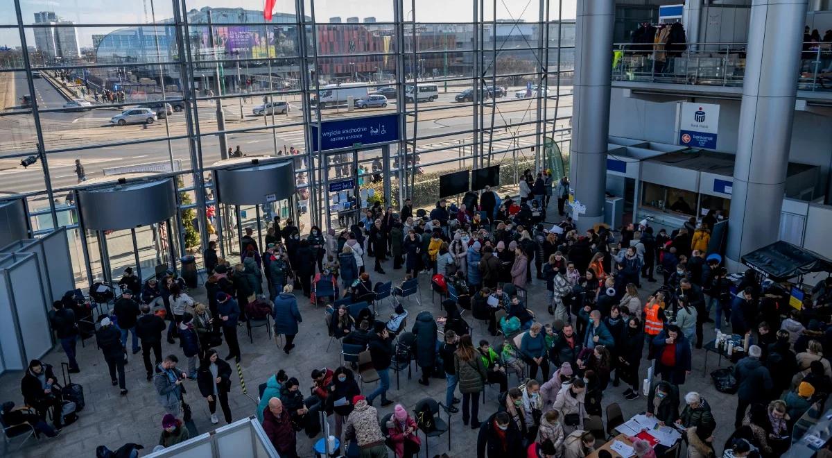 Wiceminister infrastruktury: uruchomiono ponad 500 pociągów rozwożących uchodźców z Ukrainy