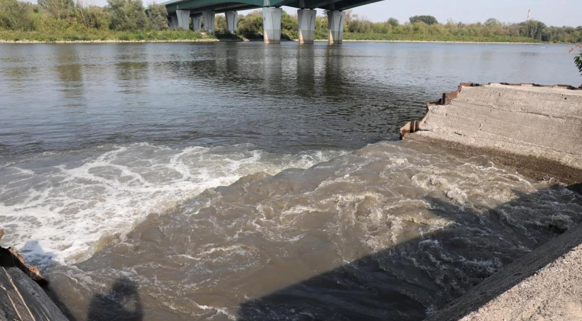 GIOŚ: blisko 160 tys. metrów sześciennych ścieków trafiło w środę do Wisły