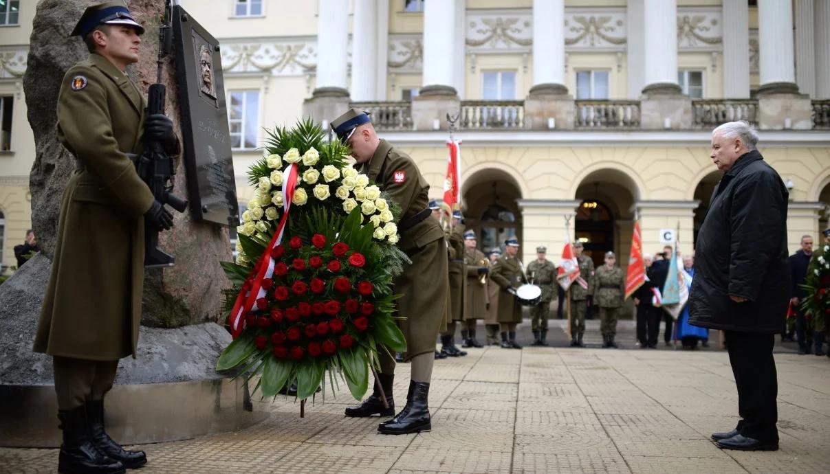 Uroczystość w 14. rocznicę zaprzysiężenia Lecha Kaczyńskiego na prezydenta Warszawy. "Był wzorem służby ojczyźnie"
