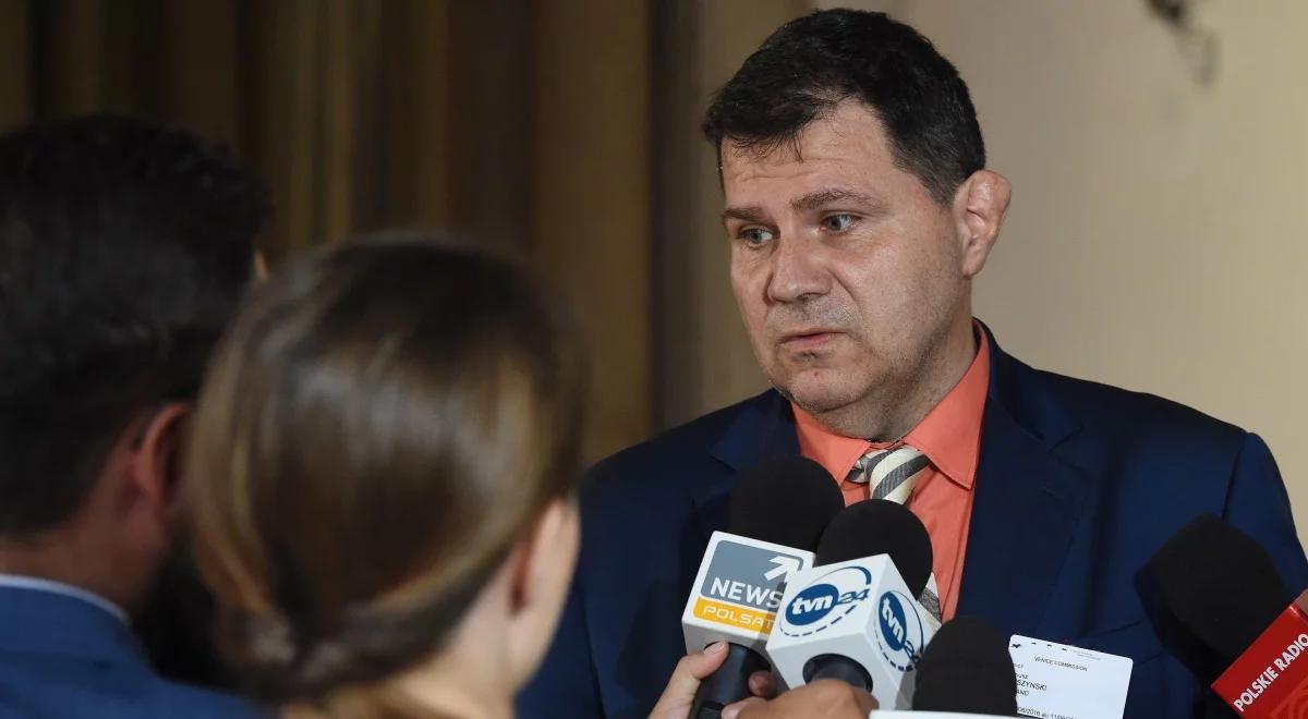 "Kłamstwa i pomówienia", "Sędzia do dymisji", "Żądamy wyjaśnień". Politycy i prezes TK o sprawie Muszyńskiego