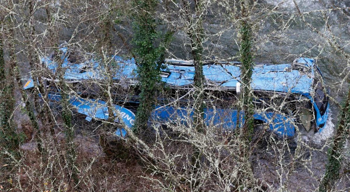 Tragiczny wypadek w Hiszpanii. Autobus spadł z mostu do rzeki