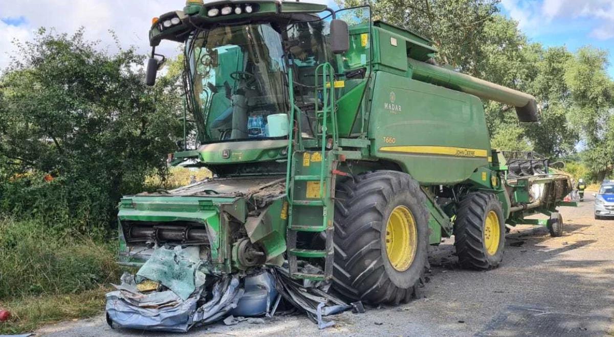 18-latek uderzył w kombajn. Z auta nic nie zostało