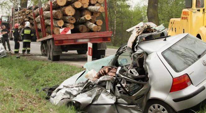 Wypadek na DK nr 52. Od tira odpięła się naczepa. Jedna osoba nie żyje