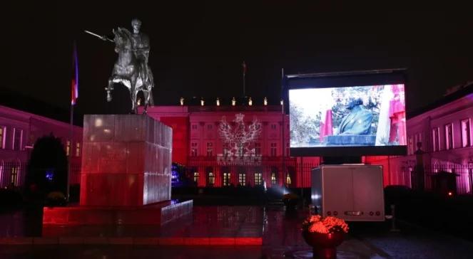 Biało-czerwone iluminacje na Pałacu prezydenckim