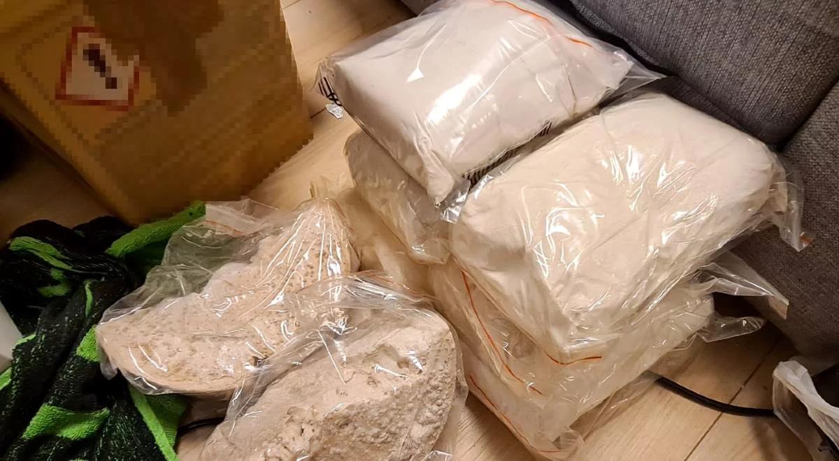 Laboratorium i linia produkcyjna narkotyków na Dolnym Śląsku. CBŚP przejęło 150 kg substancji odurzających