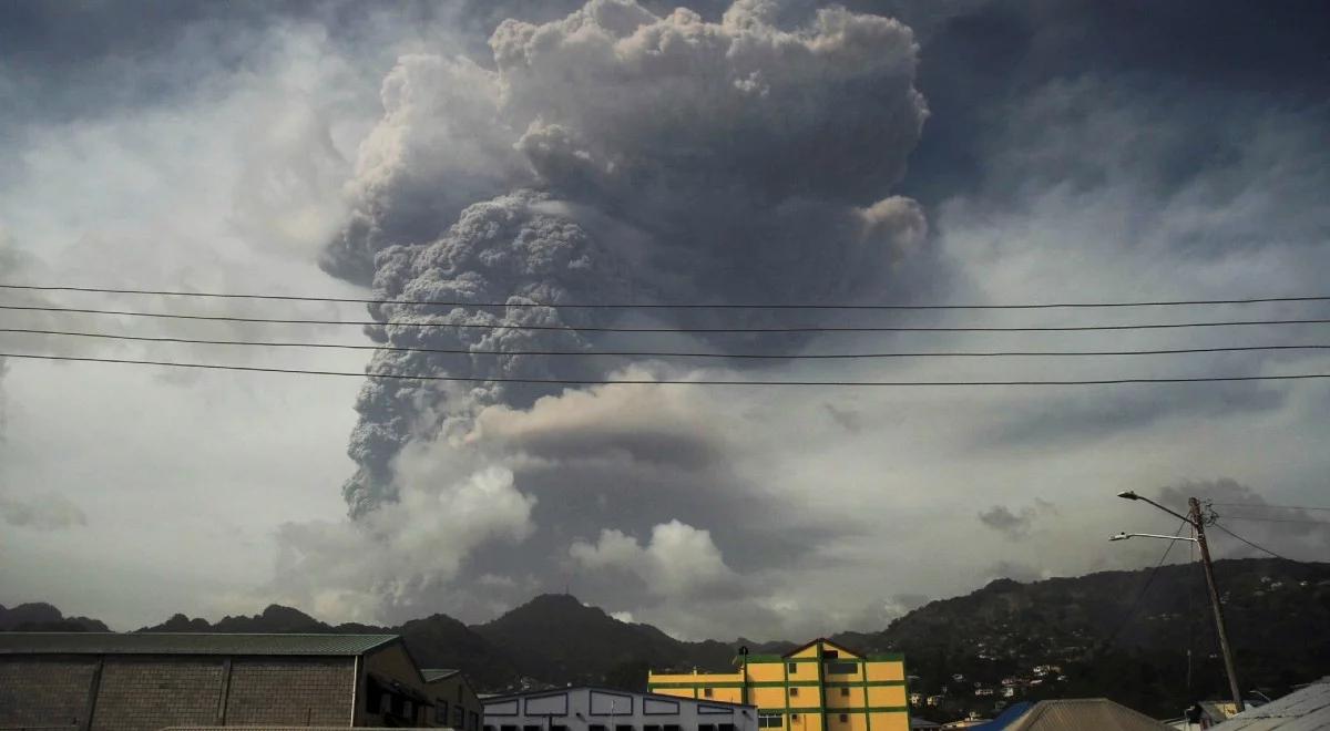 Erupcja wulkanu na Karaibach. Ewakuowano tysiące mieszkańców Małych Antyli