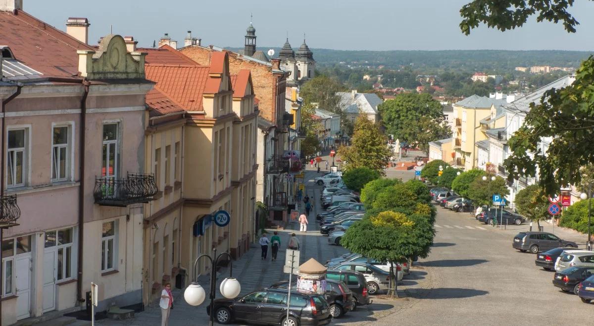 Trzaskowski może się wzorować na Chełmie. Obniżka opłat za wodę, darmowa komunikacja 